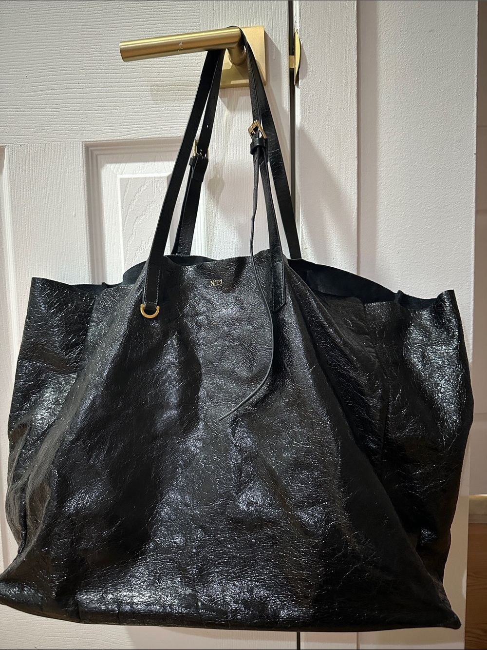 No.21 Made in Itary Black Crackled Patent Leather Oversized Tote with Gold HW
